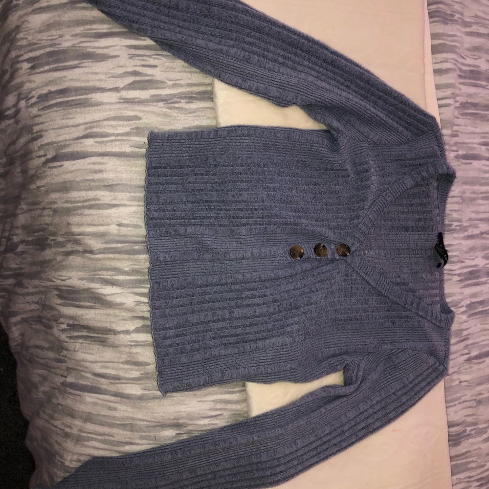 long sleeve cropped v-neck sweater